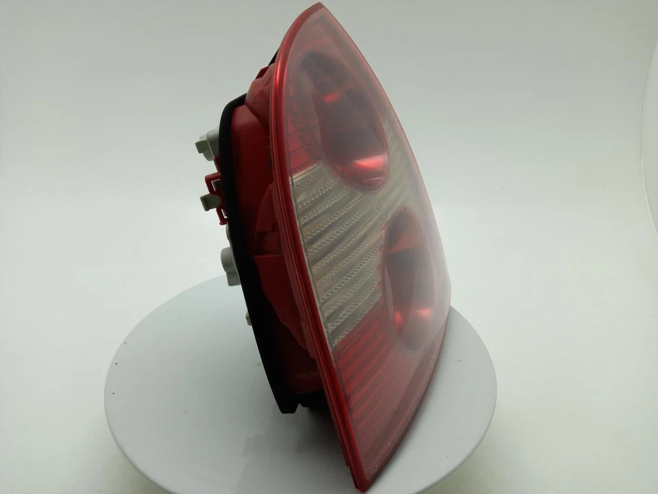Luz trasera VOLKSWAGEN PASSAT N/S 2000-2005 4 puertas berlina izquierda Foto 2 de 4