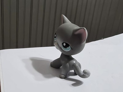Authentic Littlest Pet Shop #126 Shorthair Cat Hasbro LPS Bed Grey