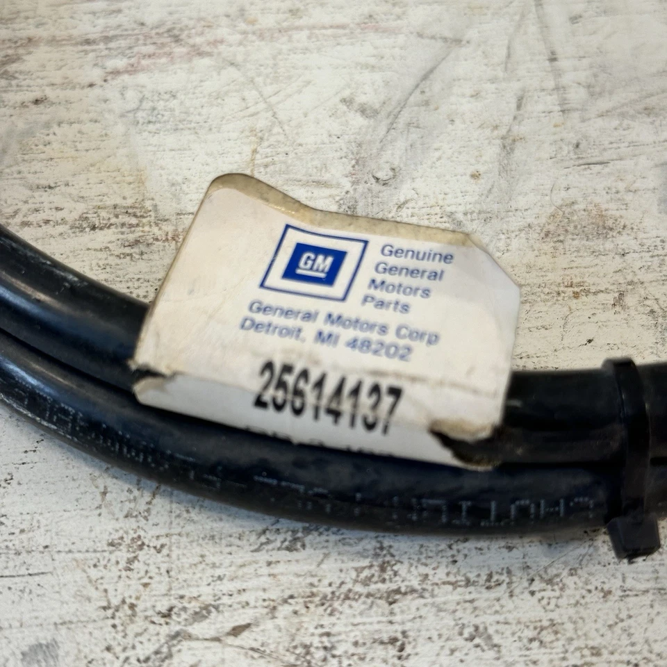 Nuevo OEM GM 25614137 Tubo de alimentación de combustible delantero década de 1990 Buick Cadillac Oldsmobile pieza Foto 2 de 4