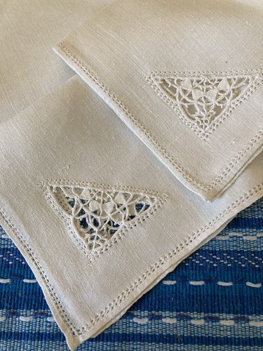 4 Vintage Hand Embroidered Linen Napkins w Cutwork Pulled Thread Ivory Heirloom - Picture 4 of 7