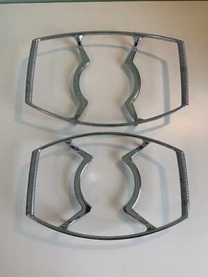 Corning Ware P-11-M  & P-11-2 1/2-M-1  Stand Metal Trivet Pyrex Holders Set Of 2