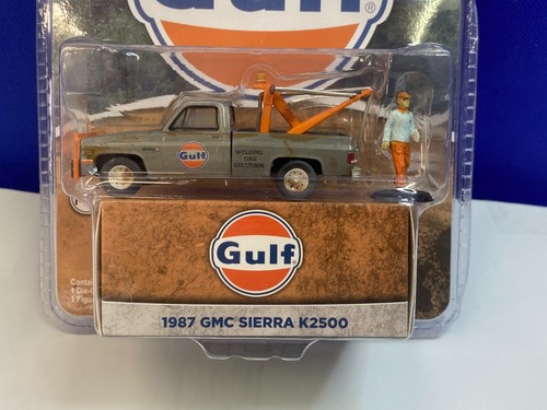 GREENLIGHT 1/64 SCALE GULF 1987 GMC SIERRA K2500 TOW TRUCK WEATHERED/RAW CHASE - Picture 2 of 8