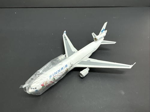 98-005 Dragon Wings 1/400 McDonnell Douglas MD-11 Finnair 1998 Christmas A.246 - Picture 9 of 11