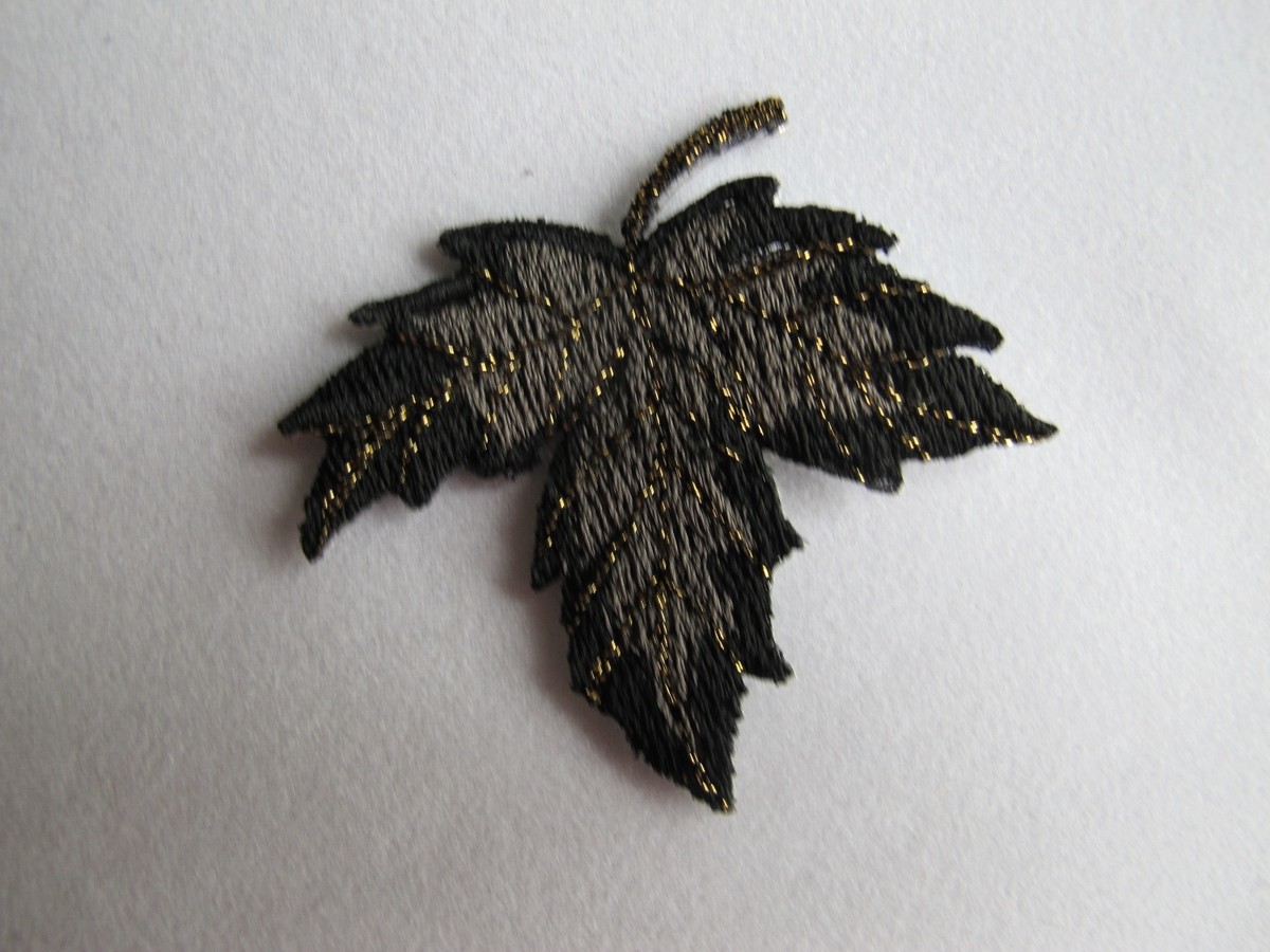 autumnページ Black Maple Leaf w/Golden,Silver Line Fall Autumn Embroidery