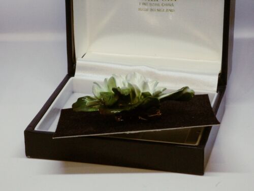 Coalport Flower Brooch in Original Box. White Porcelain Pin made in the 1960's - Picture 6 of 12