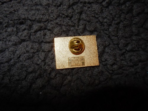 RARE Brett Favre pin 2002 nfl players inc (NFLP) EXC! 1.25" x 1" - Picture 2 of 7