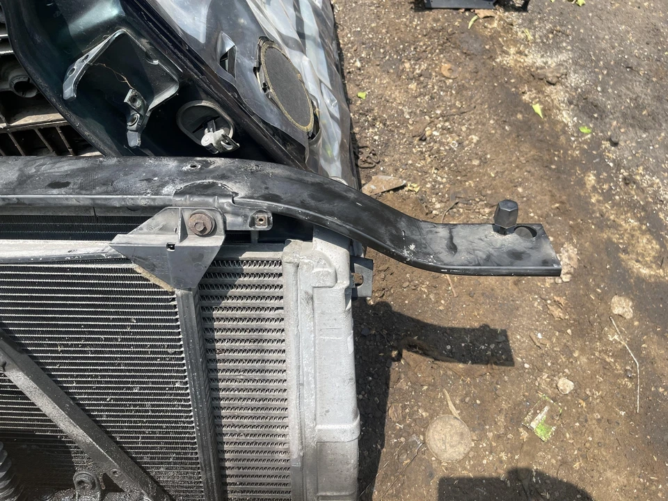 2001-2002 Chevrolet Silverado Sierra Loaded Radiator Support 6.6 Dmax LB7 Oem - Image 2 of 4