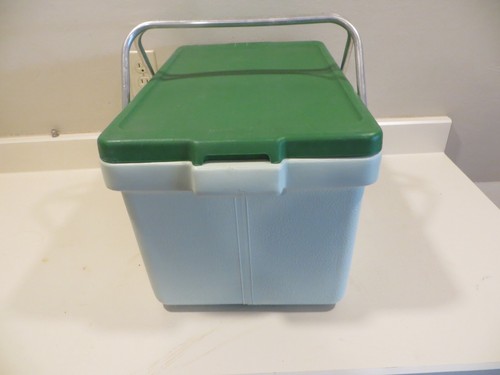Vintage MCM Coleman 1975 Hard Plastic Cooler Green Double Handles - Picture 4 of 8