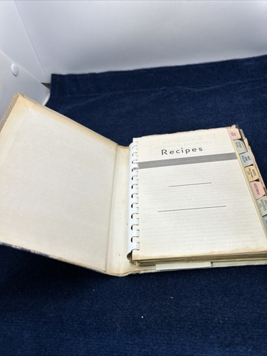 Vintage Recipe Binder With Recipe Clippings - Picture 10 of 22