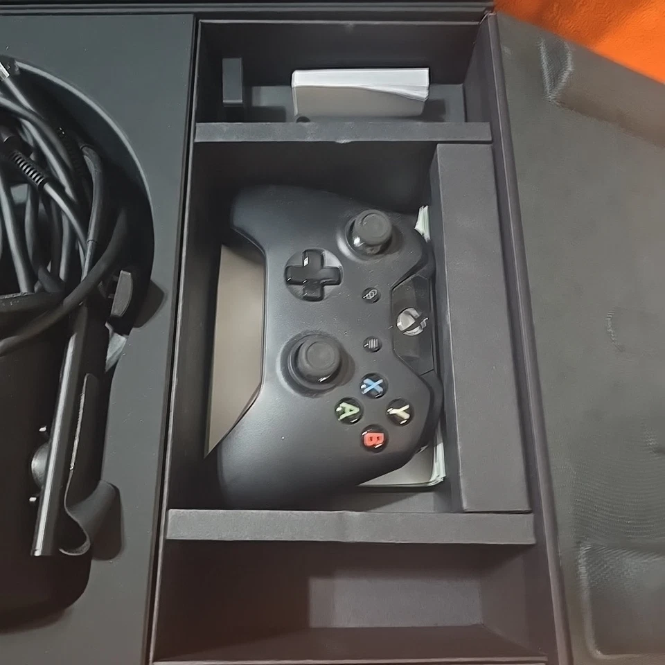 Oculus Rift Virtual Reality VR System with Xbox Controller and Box New - Image 4 of 4