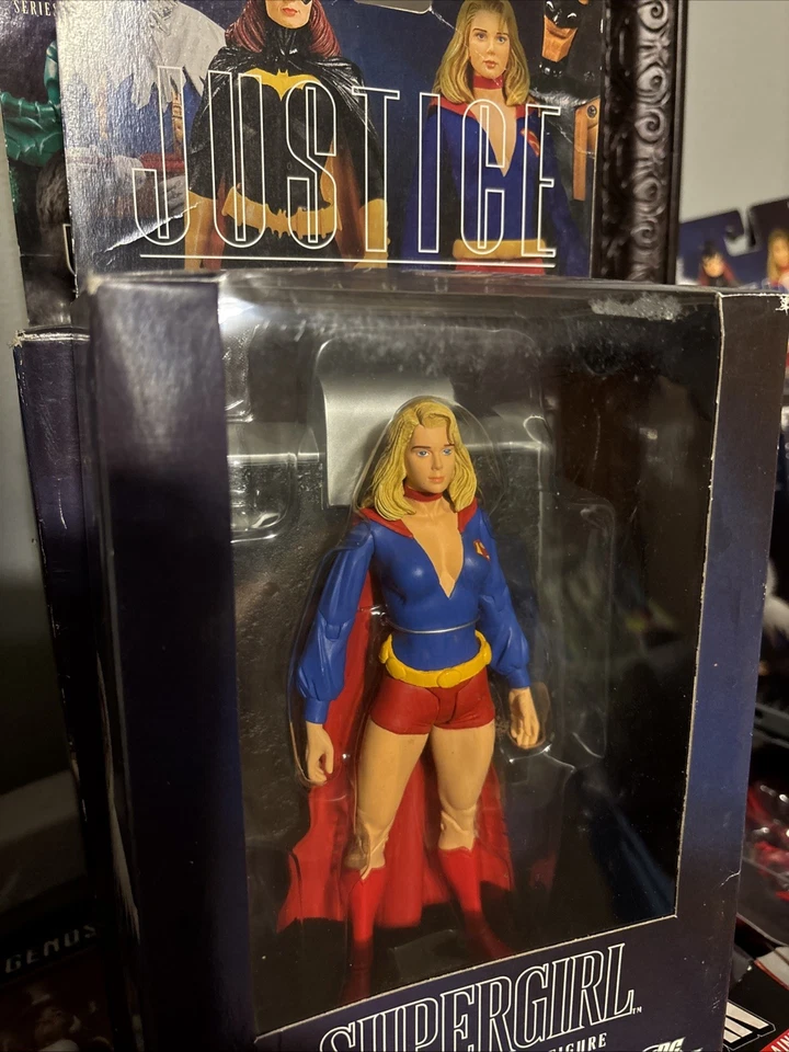 Figura de acción DC Direct Justice League SUPER GIRL de Alex Ross con soporte nueva Foto 3 de 4