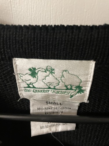 Quacker Factory Vintage Black Santa Holiday ladies Sweater Size S - Picture 2 of 3