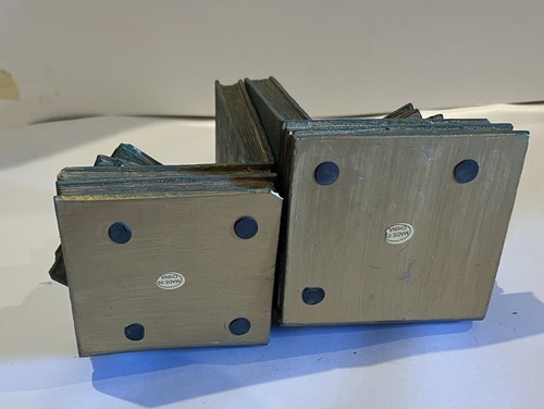 Frogs sitting on books book ends - Picture 9 of 9