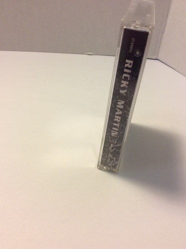 Ricky Martin self titled 1999 Cassette Tape Columbia Records Latin - Picture 2 of 6