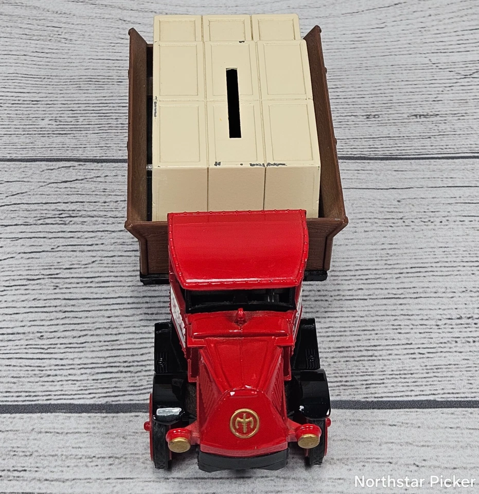 De colección ERTL 1926 Bull Dog MACK Camión Tractor Suministro Rojo Hecho en EE. UU. Banco Diecast Foto 3 de 4