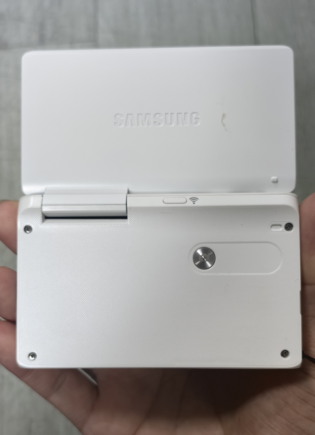 Samsung MV900f Flip-out & Touch Screen Compact Digital Samsung MV900f Flip-out & Touch Screen Compact Digital