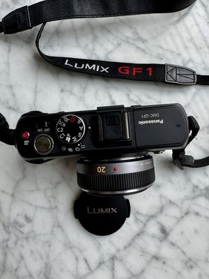 Panasonic Lumix DMC-GF1 Mirrorless Camera 20mm f/1.7 Lens Black