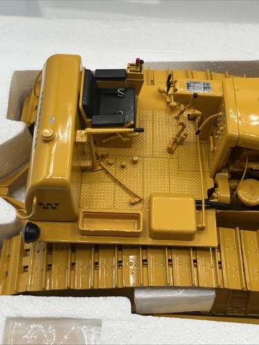 Bulldozer Trattore Caterpillar D9 Serie E Tipo Binario Comando Idraulico 1:25 D9E - Foto 10 di 11