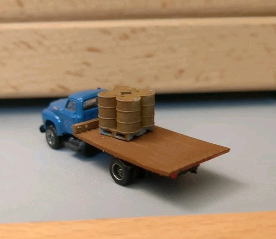 Ford Flatbed Classic Metal Works azul 1954 com carga escala N - Imagem 4 de 4