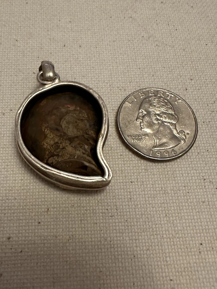 Juego de colgantes fósiles de ammolita en plata de ley Foto 2 de 2