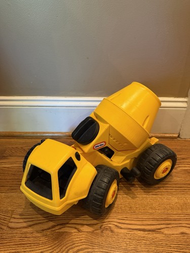 VINTAGE LITTLE TIKES BIG CEMENT MIXER TRUCK MIXES DUMPS BLACK YELLOW MADE IN USA