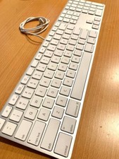 Apple Aluminium Wired USB Keyboard with Numeric Keypad A1243 w/ A1152 Mouse