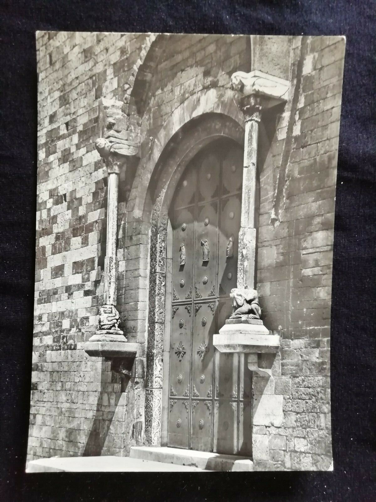 Picture 1 of 1