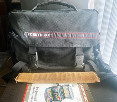 Tamrac 608 Pro Cameras and Lens Black Shoulder Bag-Near Mint