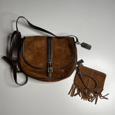 Coach D23-9864 Brown Suede Leather Crossbody Shoulder Bag w/ Fringe Wristlet