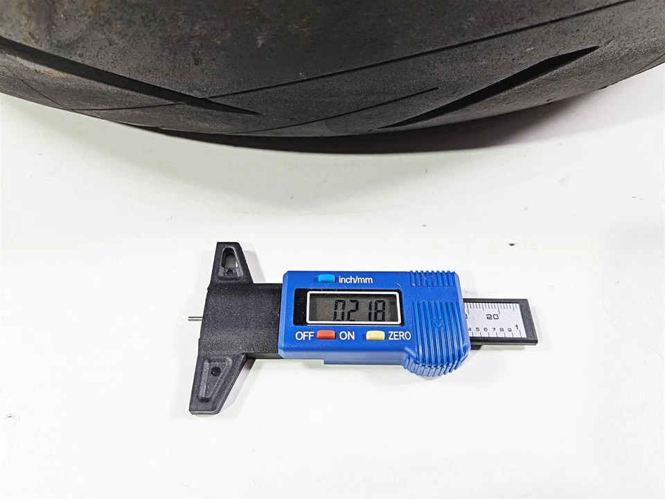 Б/у задняя мотоциклетная шина Dunlop Sportmax Roadsport 2 190/50R17 45238822 - Изображение 2 из 4