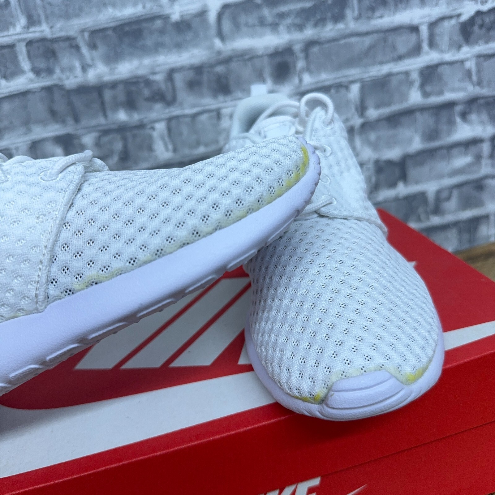 Nike Roshe One BR White Metallic Platinum Running Shoes 724850-100 Womens Size 6