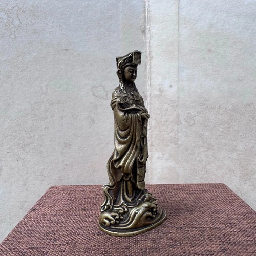 Antica vecchia statuina e statue cinese in rame la dea del mare dio Mazu - Foto 5 di 8
