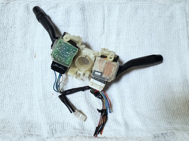 2003-2006 Toyota Tundra Windshield Wiper Column Combo Combination