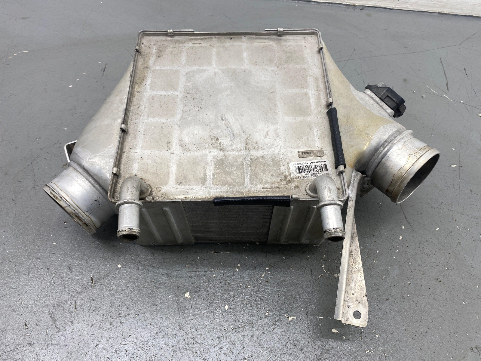 2020-2023 MCLAREN GT 4.0L ENGINE RIGHT COOLING INTERCOOLER 14F0556CP OEM 2021