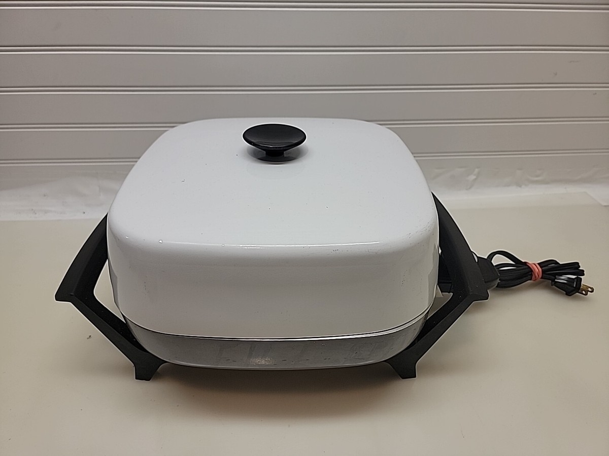 Vintage West Bend Electric Skillet/ White. Great vintage condition
