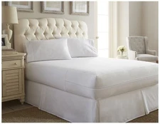 QUEEN SIZE MATTRESS ENCASEMENT PROTECTOR FOR PROTECTING YOUR NEW MATTRESS! 