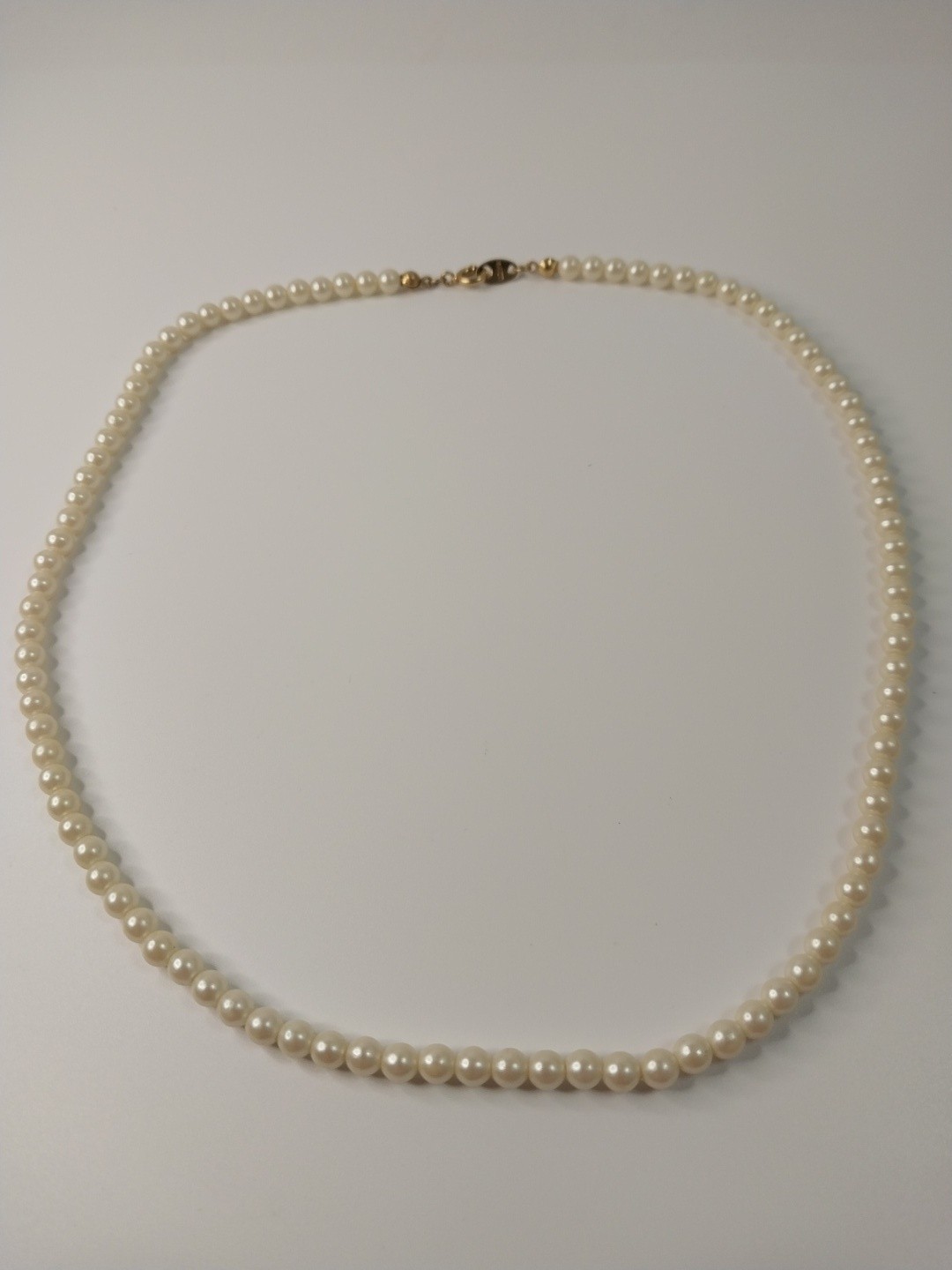 Avon Vintage Faux Pearl Strand Necklace Gold Tone Clasp Signed 18