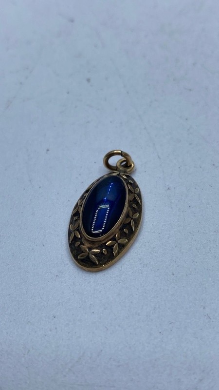 9k Yellow Gold Blue Glass Textured Pendant 3.95 g