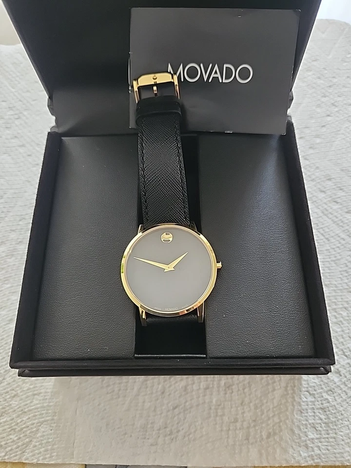 Reloj Movado Classic Museum Hombre Negro Caja Dorada Foto 3 de 3