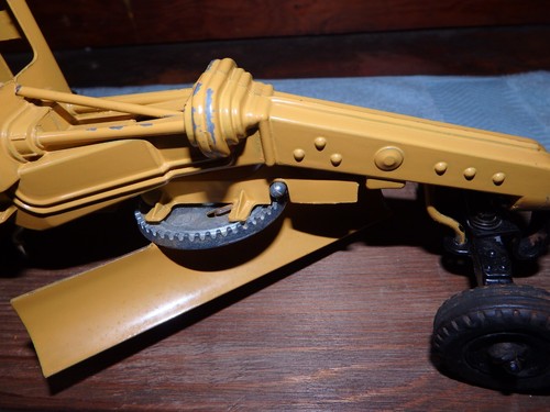 Hubley Kiddie Toy Cast Iron Road Grader Mounted on wood Plaque Restored - Picture 7 of 15