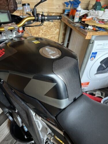 Kohlefaser Tankschutz Aprilia RSV RSVR Mille Gen 2 2004 bis 2009 - Bild 5 von 5