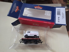 BACHMANN 37-477B - PLANK WAGON BR BAUXITE WITH VAN LOAD - VGC