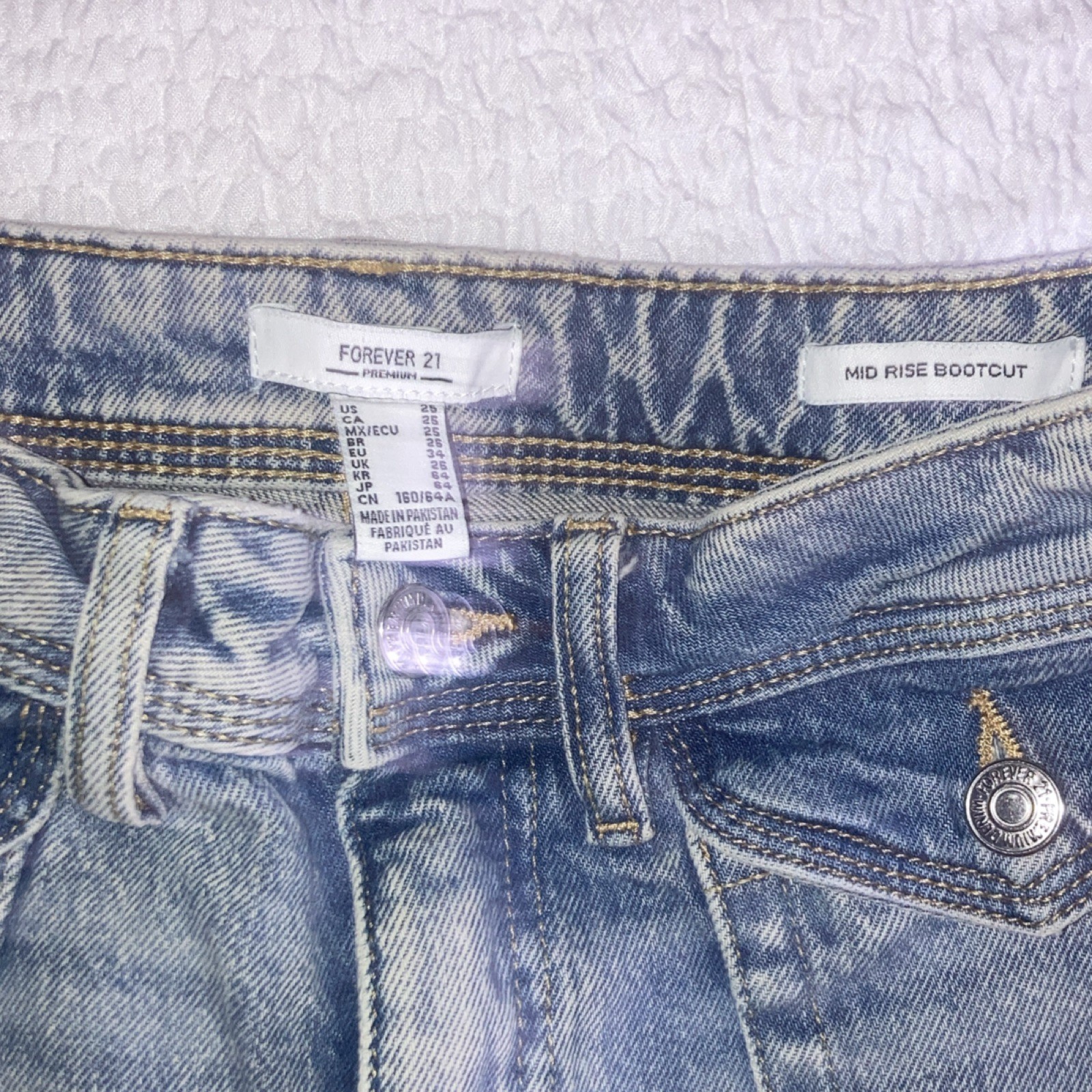 FOREVER 21 Mid Rise Bootcut Denim Jeans Blue Cotton Button Zip 5-Pocket Women