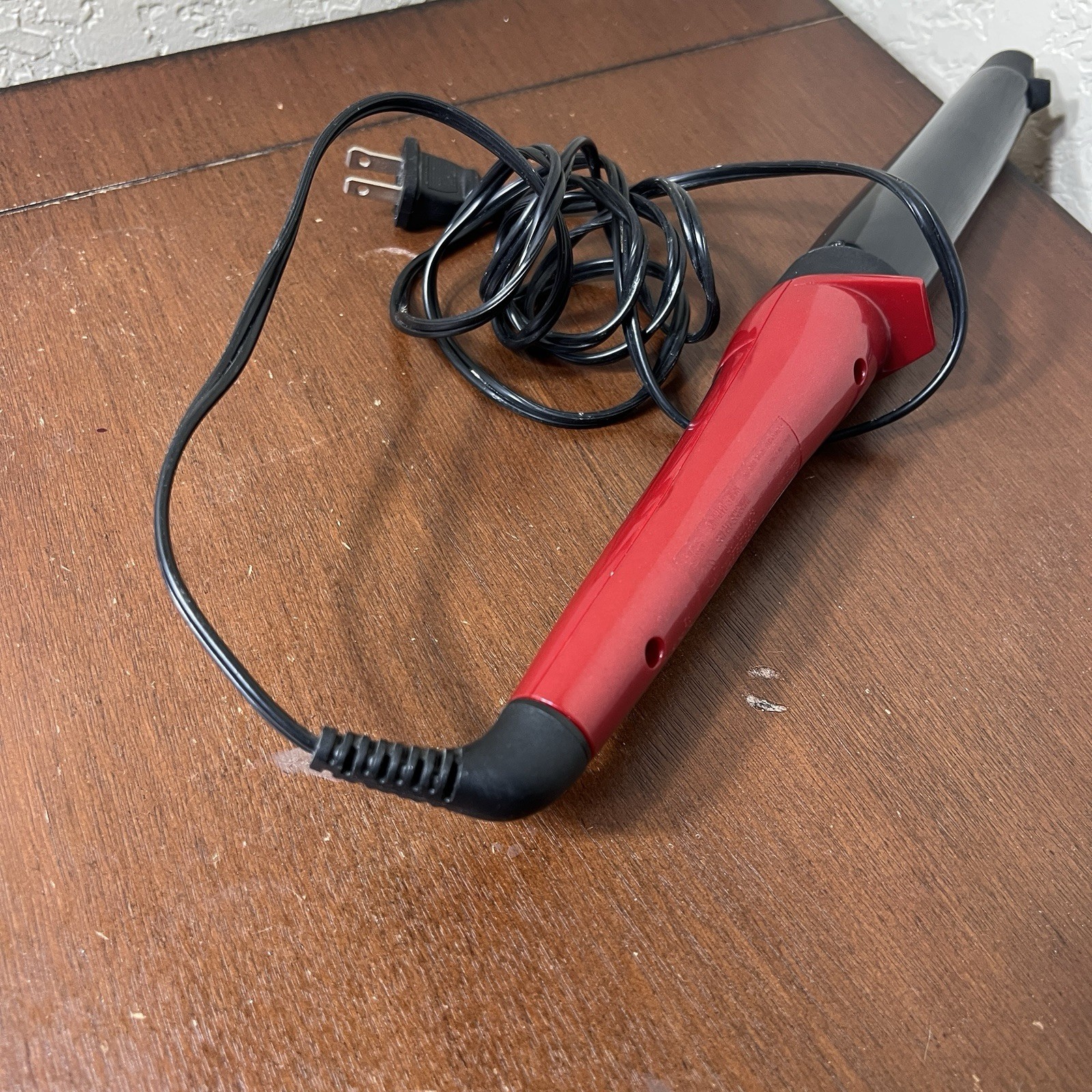 REMINGTON RED Black Pearl Ceramic Curling Wand CI-96W7 for Salon-Quality Waves