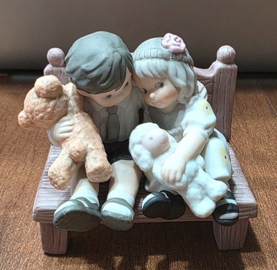 Vintage Enesco 1999 ''Charity: Giving From The Heart'' Figurine