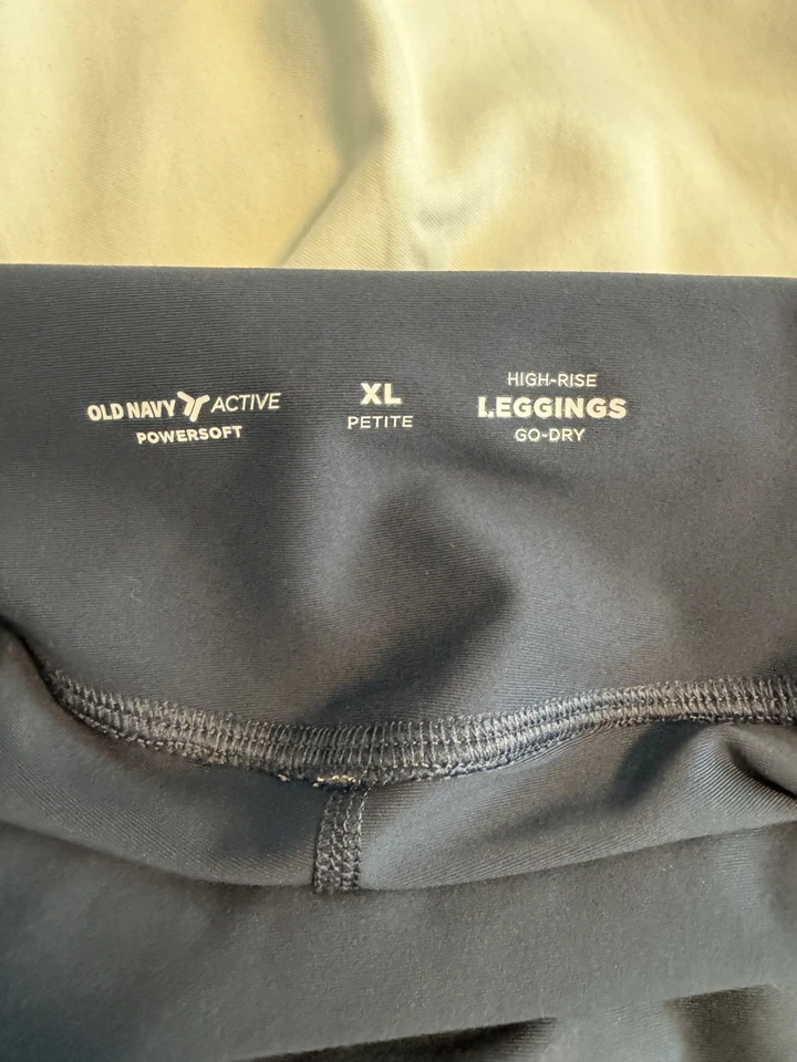 Old navy Size Extra Large (XL) Women's High Waist Athletic Leggings with Side Po - Image 3 of 4