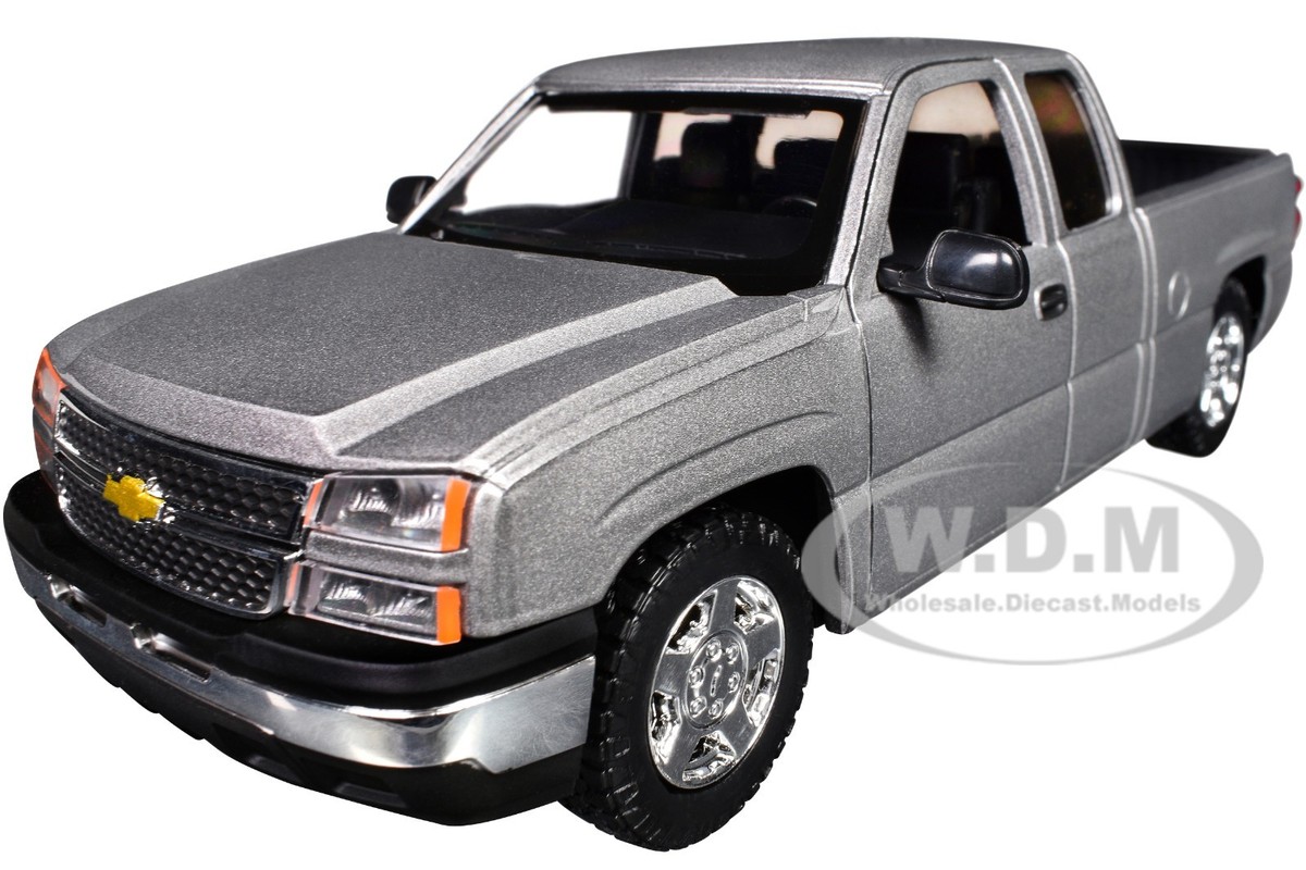 2006 CHEVROLET SILVERADO 1500 PICKUP GRAY 1/25 DIECAST MODEL