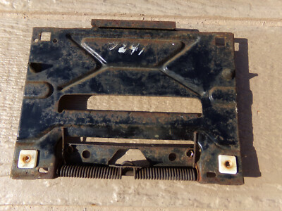 Soporte Placa Trasera Y Puerta Gasolina Cutlass 71-72 Skylark 71-73 | Pieza Nueva The Parts Place BP1362Z