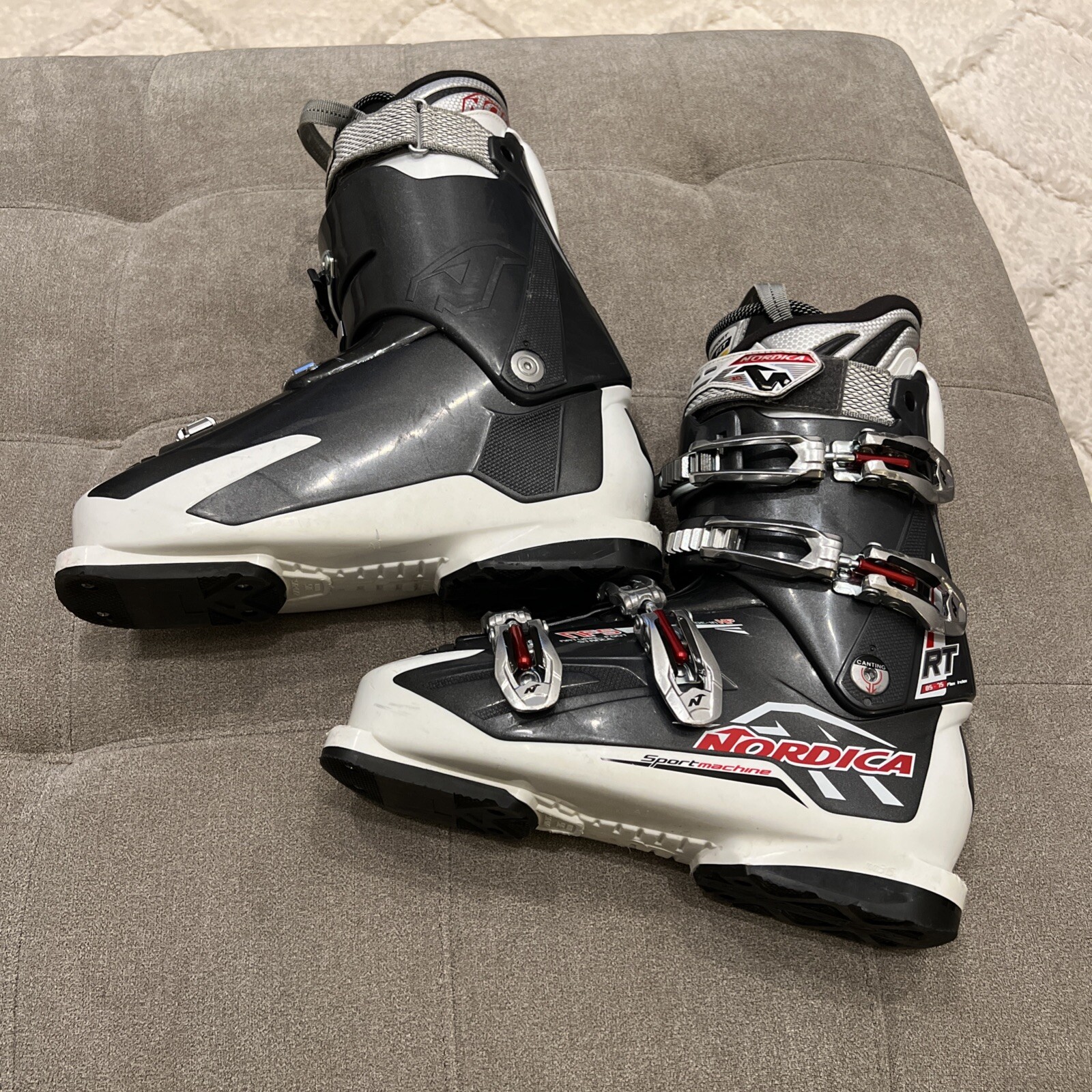 SALOMON STIVALI DA SCI NORDICA SPORT MACHINE 9 9 5 ADULTO TAGLIA 27 27 5 OTTIME CONDIZIONI Con borsa