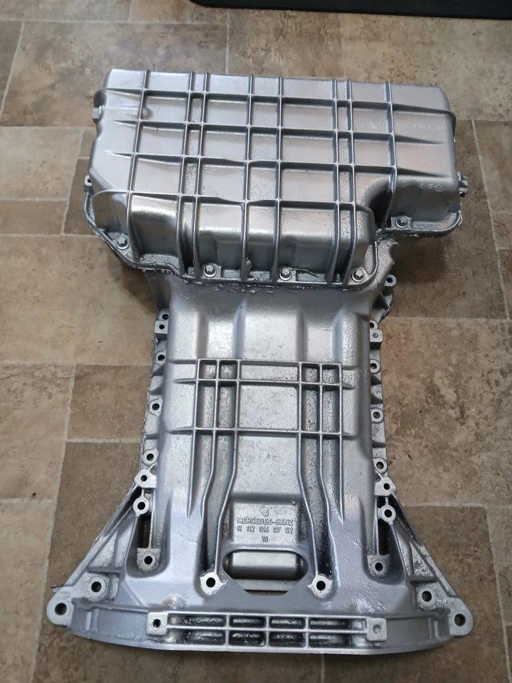 2000 - 2005 MERCEDES BENZ S430 conjunto superior da bandeja de óleo do motor RWD 1130140202 FABRICANTE DE EQUIPAMENTO ORIGINAL - Imagem 2 de 2